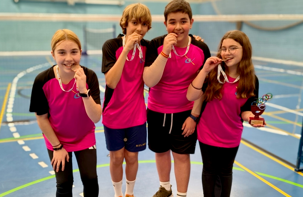 El equipo infantil del Juan de la Cierva, 4� clasificado en la Final Regional de B�dminton